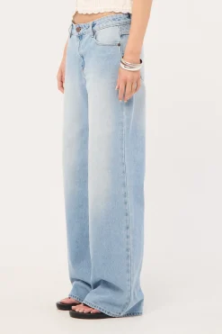 99 Low Baggy Jean Kaia Worn Light Blue