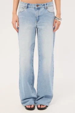 99 Low Baggy Jean Kaia Worn Light Blue