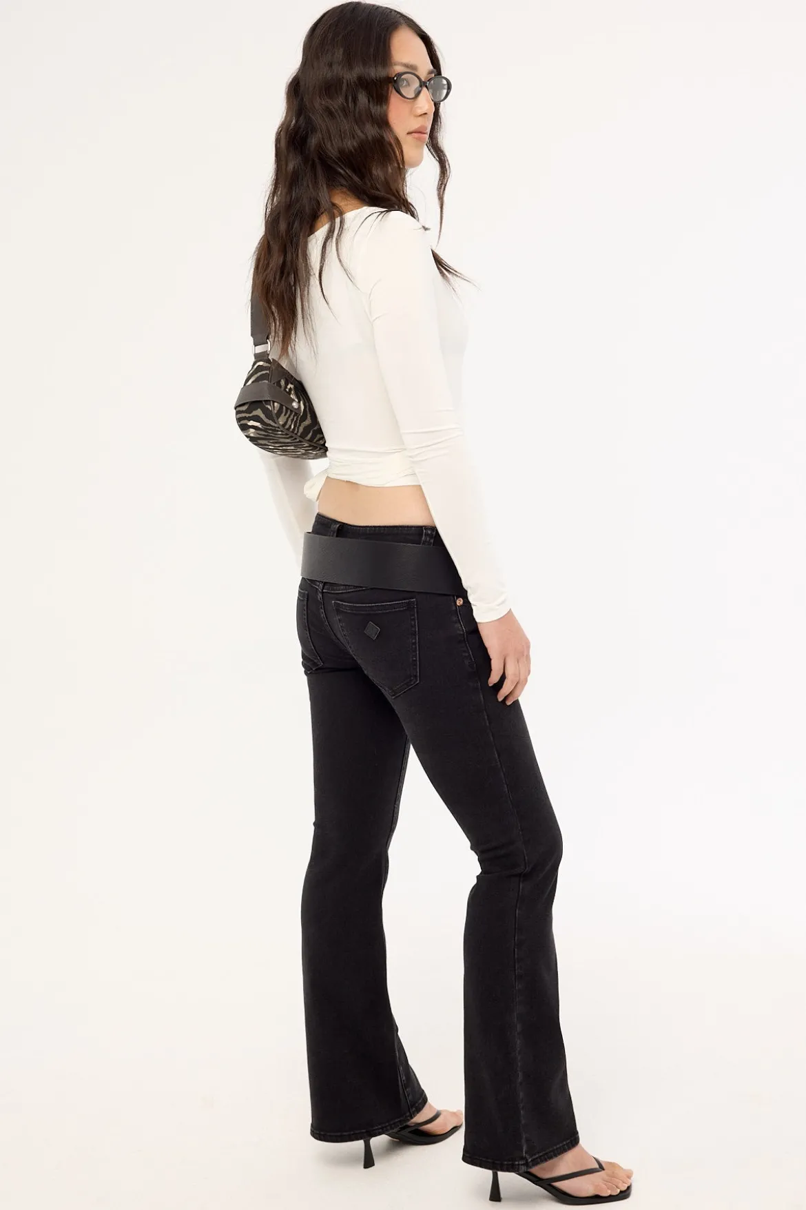 00 Low Skinny Flare Kick Jean Brie Black