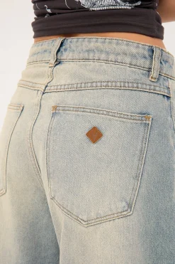 95 Mid Barrel Jean Alexis Bleach Blue