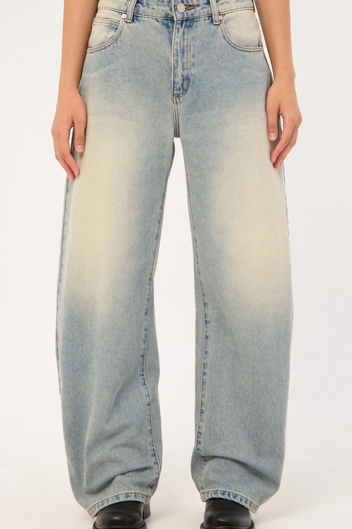 95 Mid Barrel Jean Alexis Bleach Blue