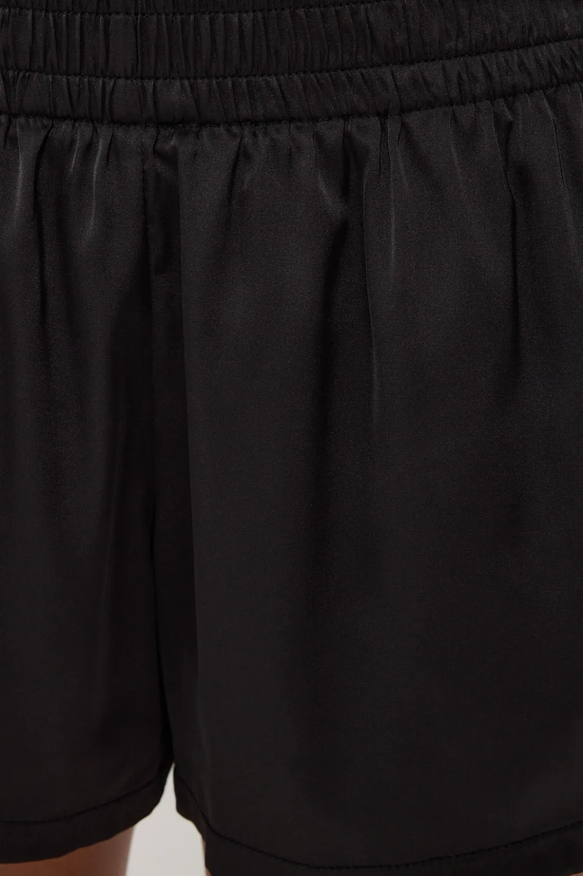 444 Shorts Onyx