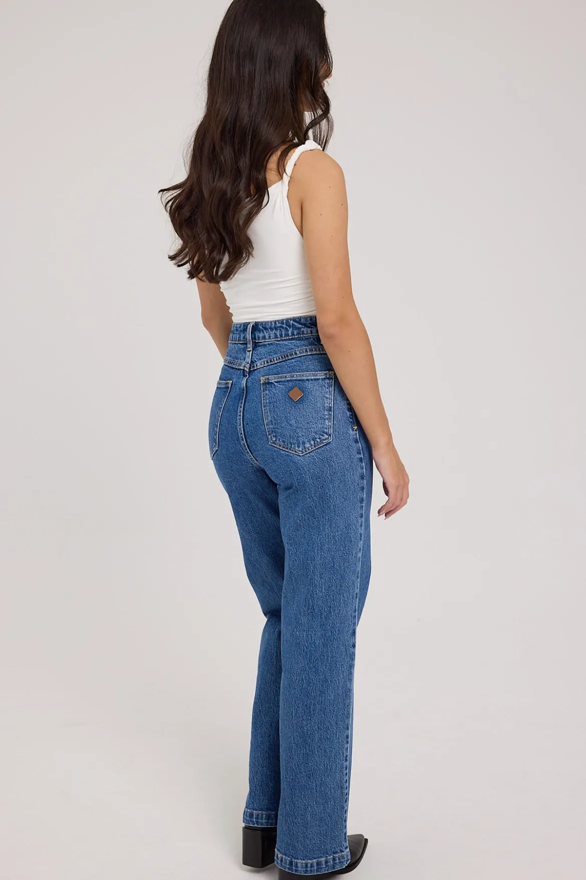 A 94 High Waisted Wide Jean Chantell Organic Blue