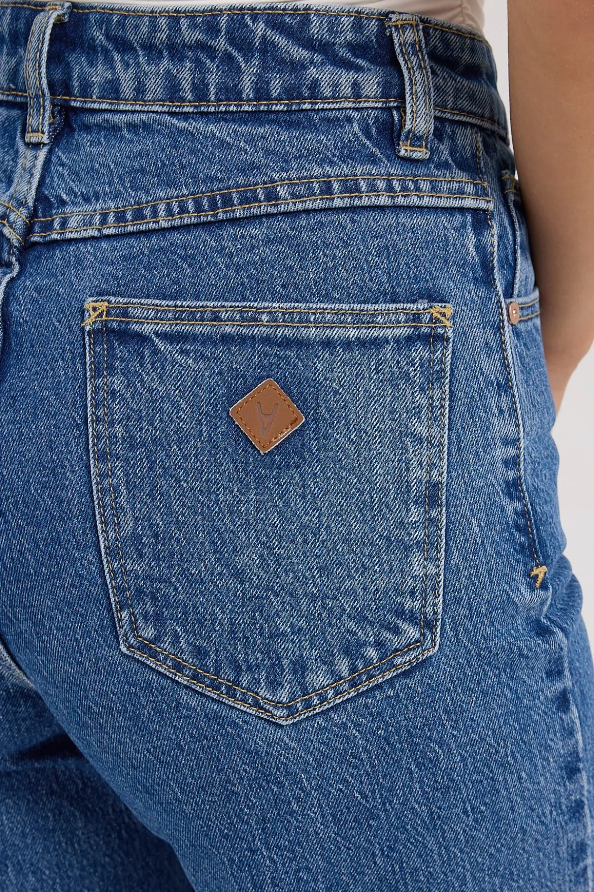 A 94 High Waisted Wide Jean Chantell Organic Blue