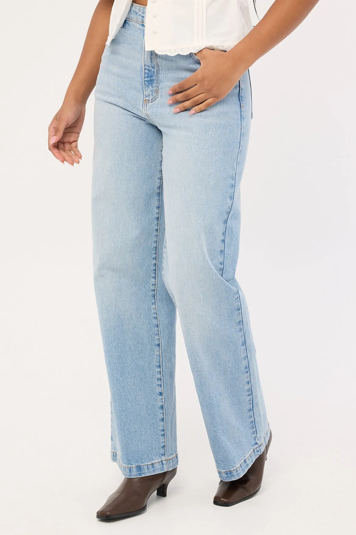 A 94 High Waisted Wide Jean Jessie Blue