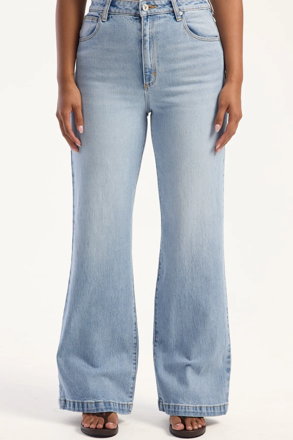A 94 High Waisted Wide Jean Jessie Blue