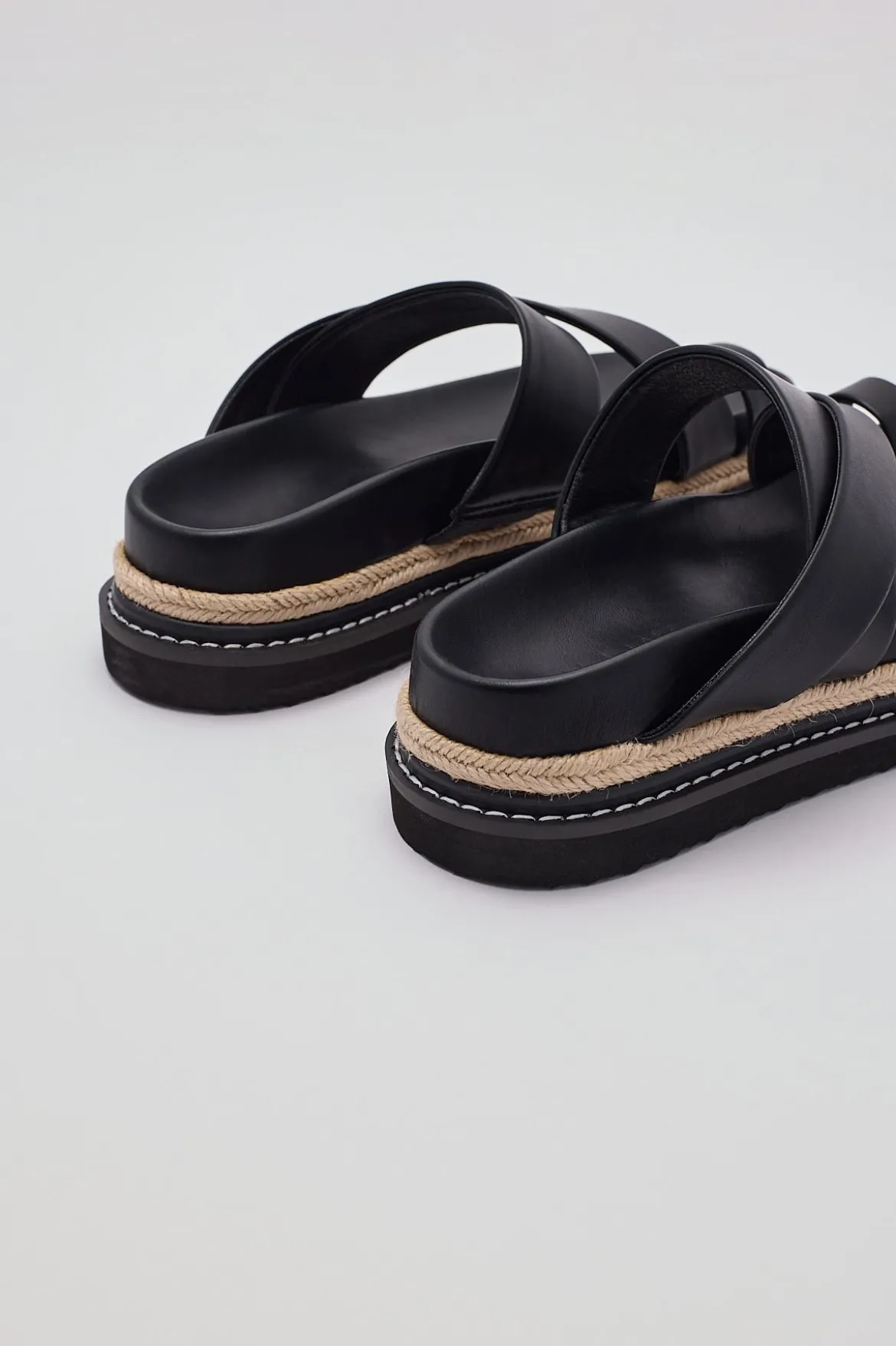 Armas Sandal Black