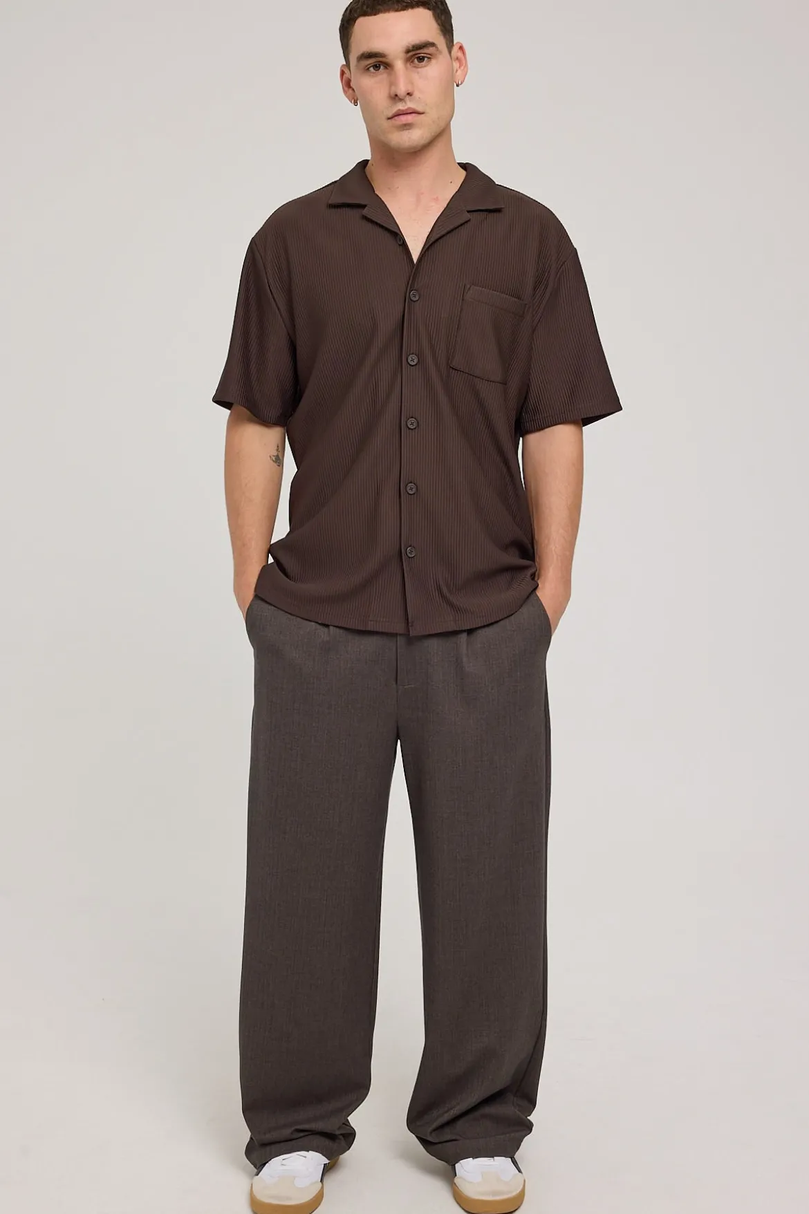 Austin Pleated Resort Shirt Dark Brown
