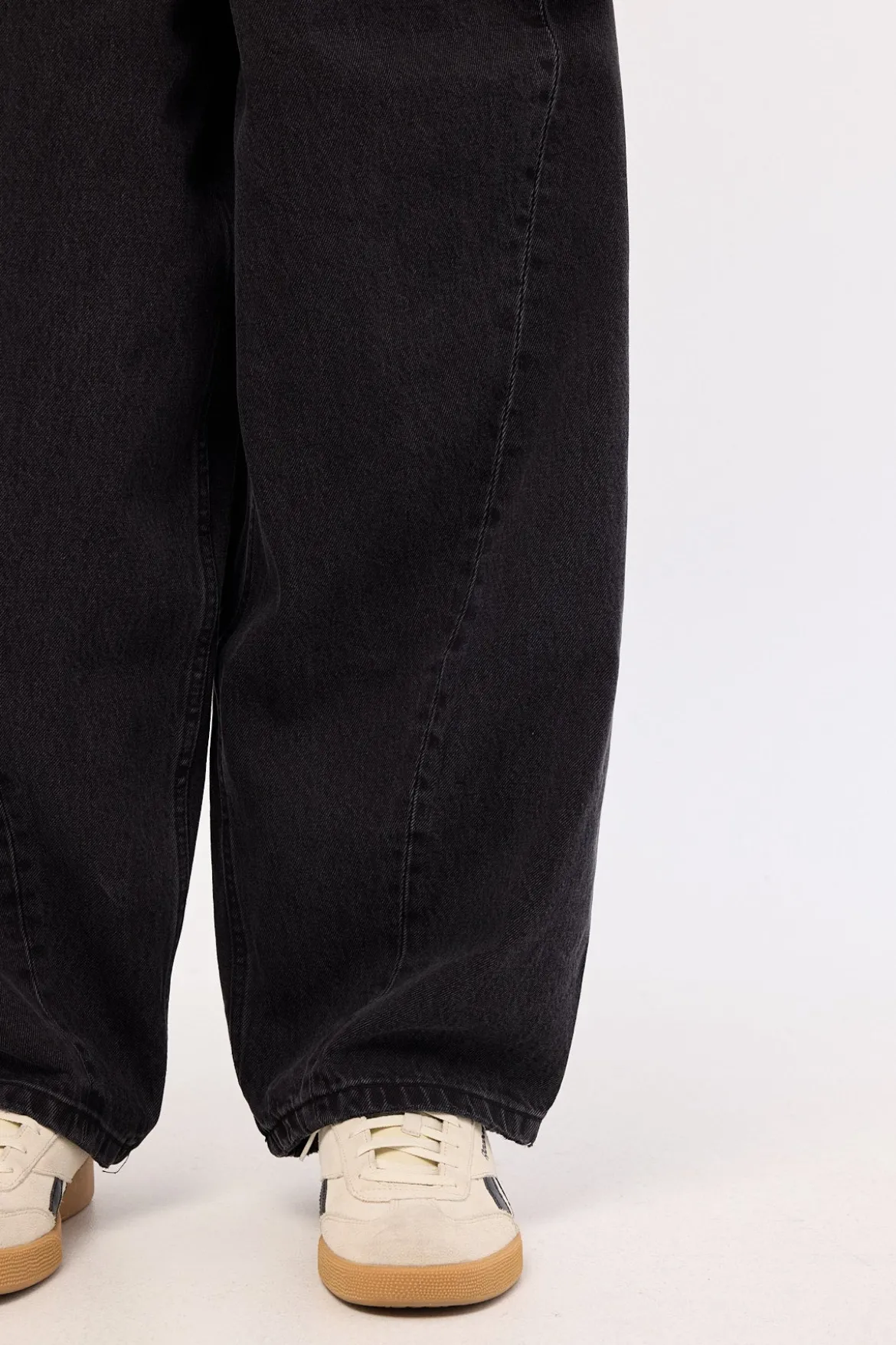 Barrel Leg Denim Jean Aged Black