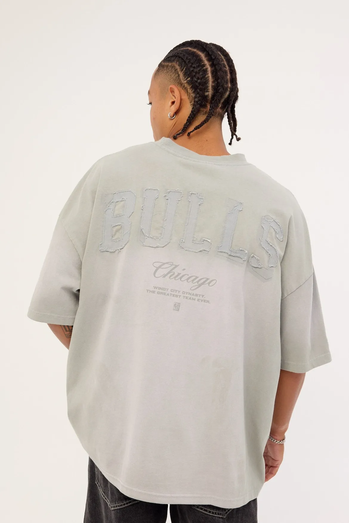 Big Oversized Logo Tee - C Bulls Neutral Gray