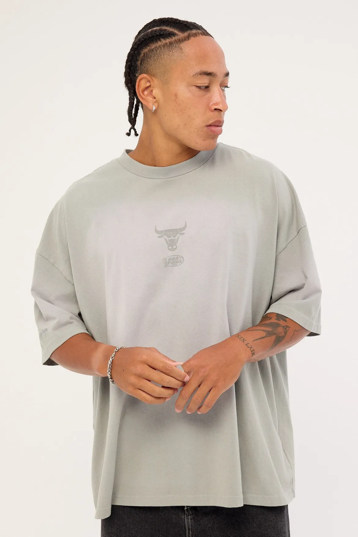 Big Oversized Logo Tee - C Bulls Neutral Gray