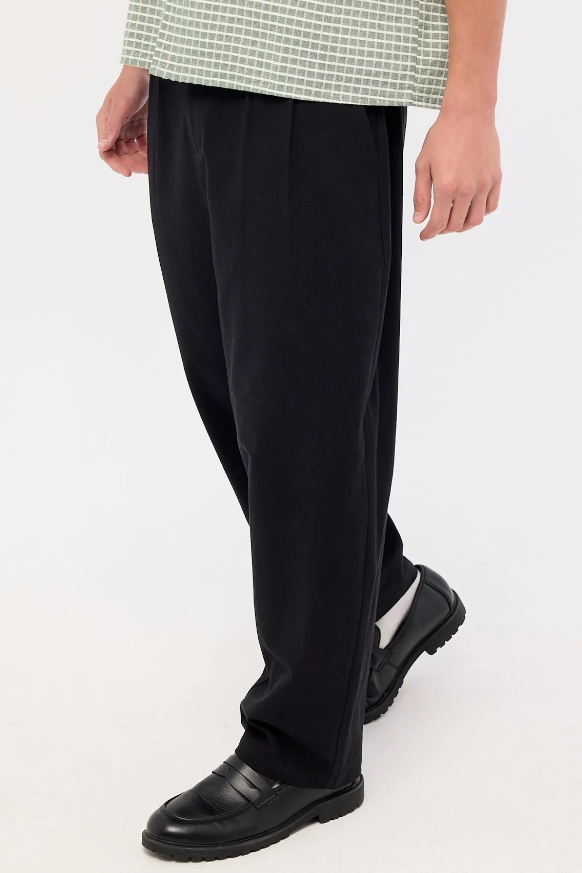 Blanco Linen Pleated Tailored Trouser Black