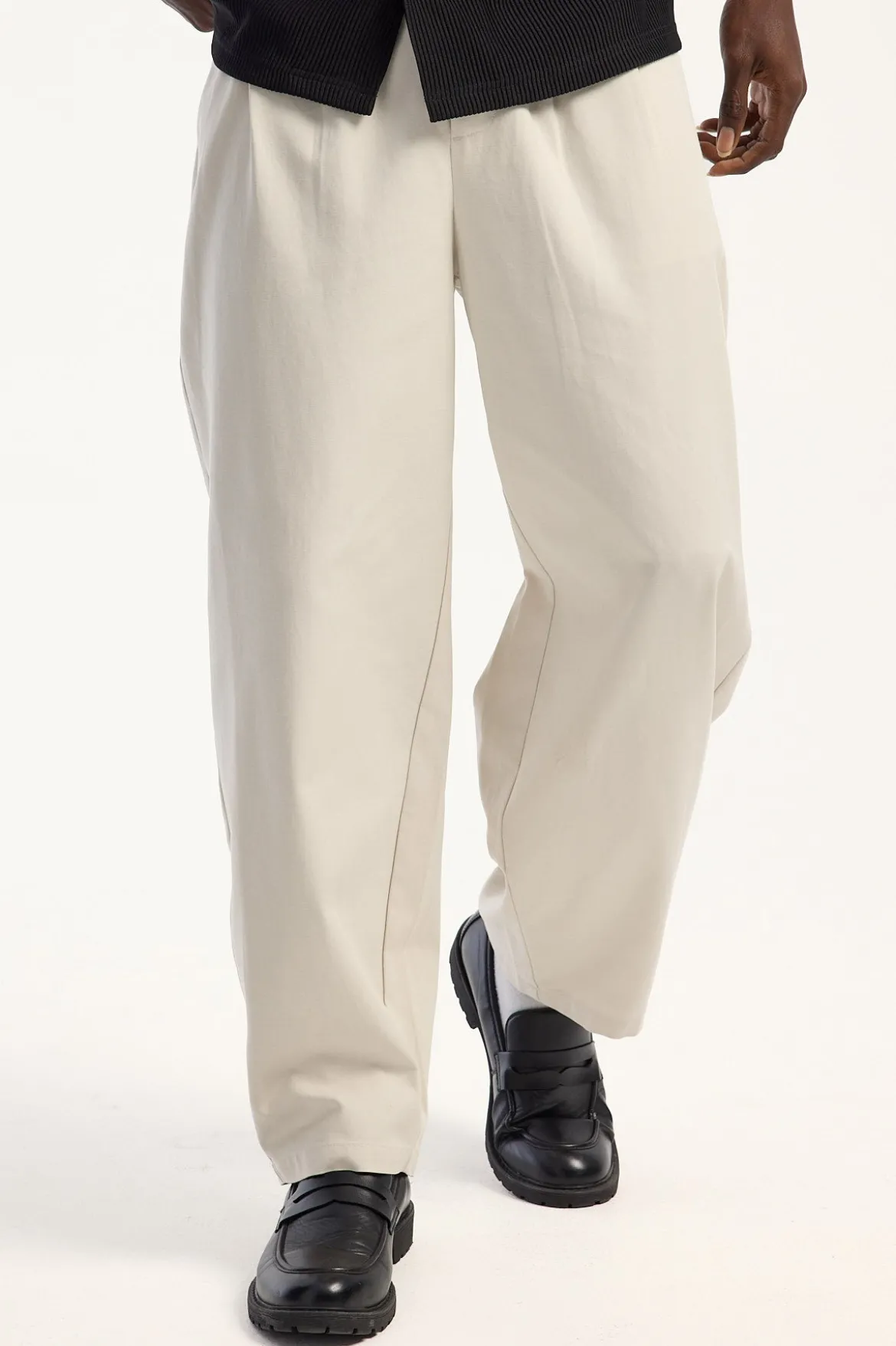 Blanco Pleated Tailored Trouser Ecru