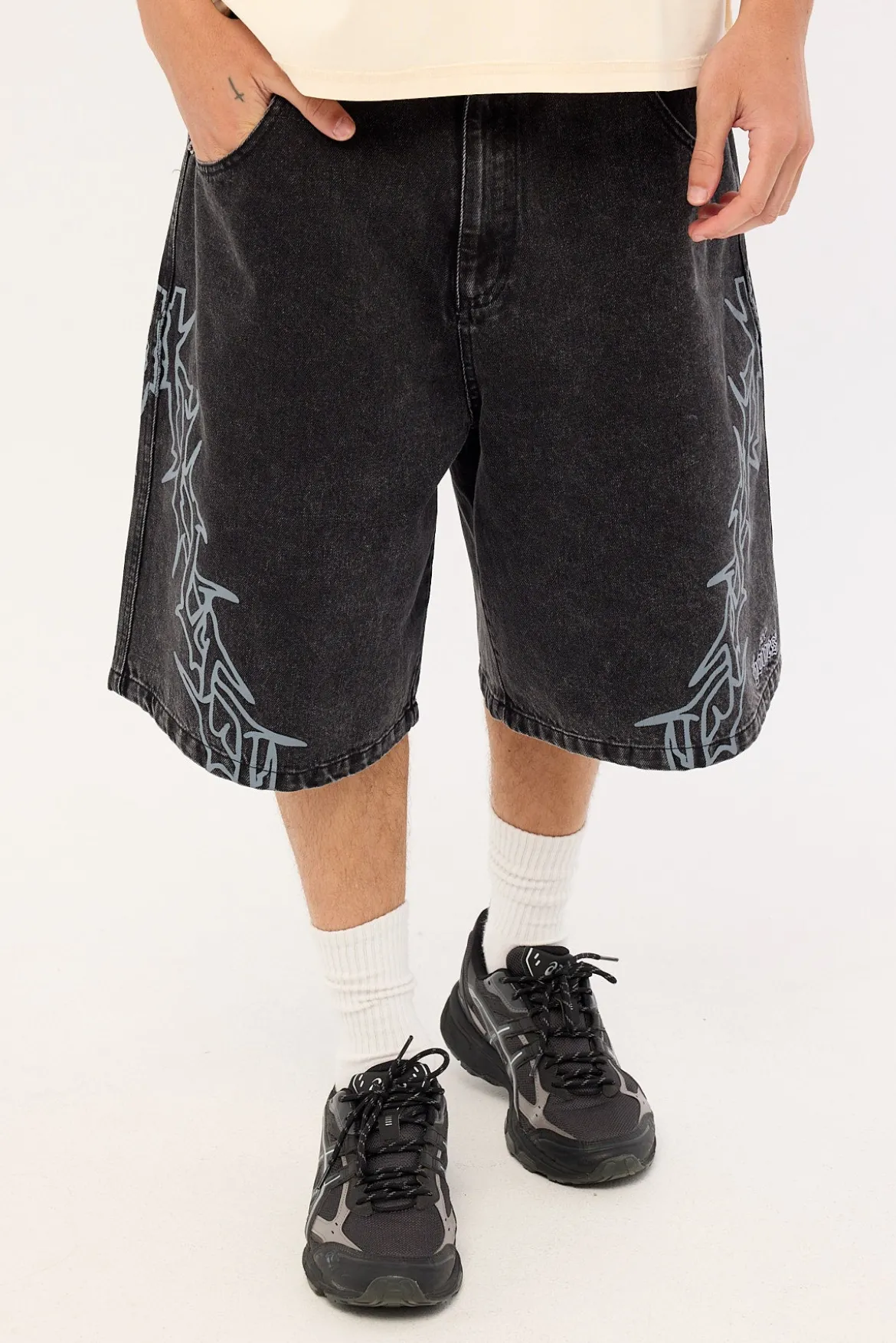 Bones Barned Denim Shorts Washed Black