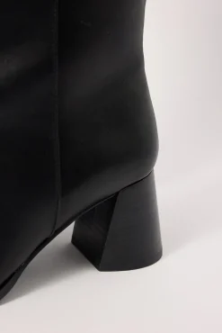 Cadence Smooth Boot Black Black