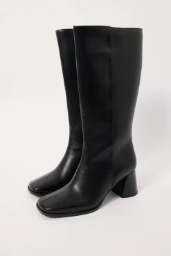 Cadence Smooth Boot Black Black