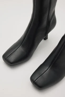 Candid Boot Black