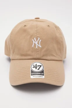 Clean Up Base Runner NY Yankees Khaki