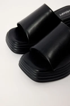 Flaunt Wedge Heel Black