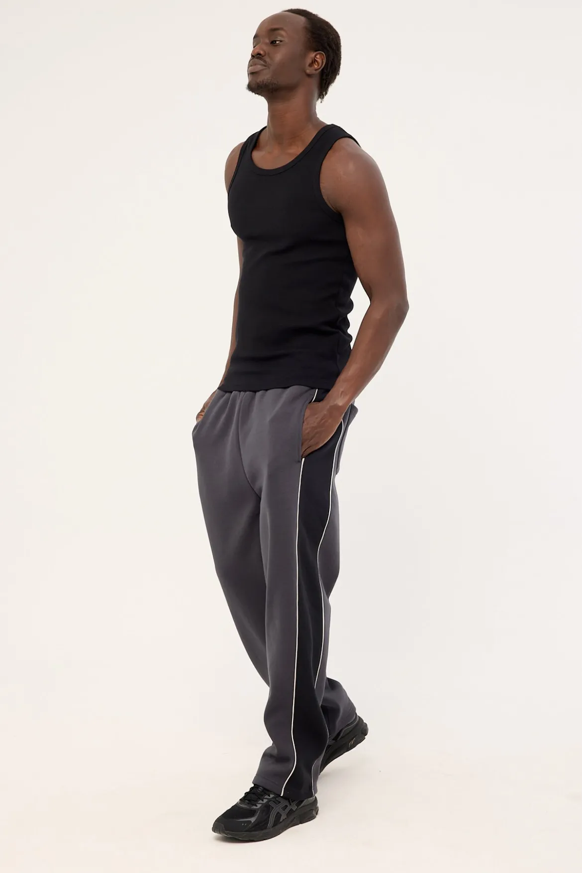 Gallery Panel Sweatpant Washed Black