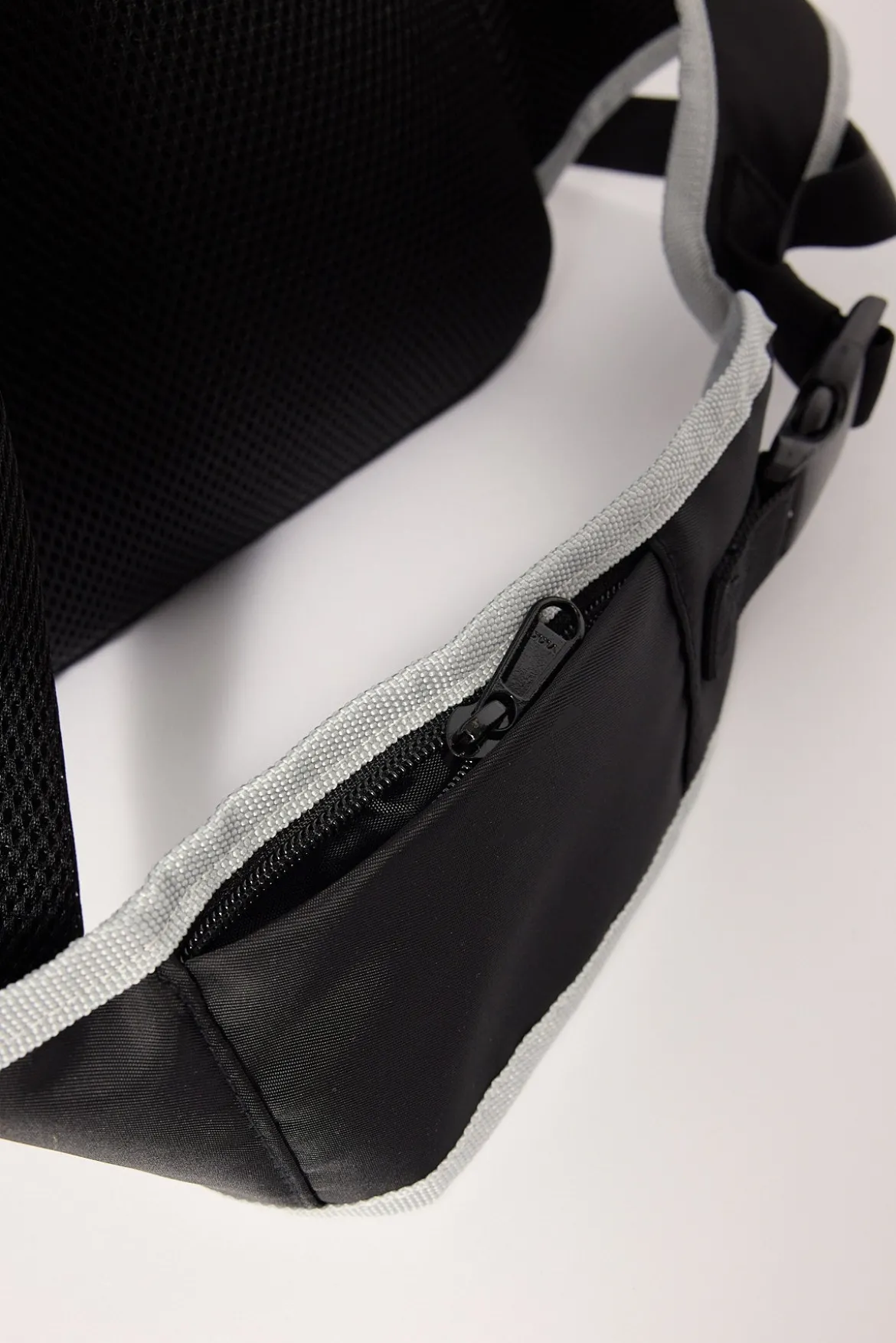 Host Sling Bag Black