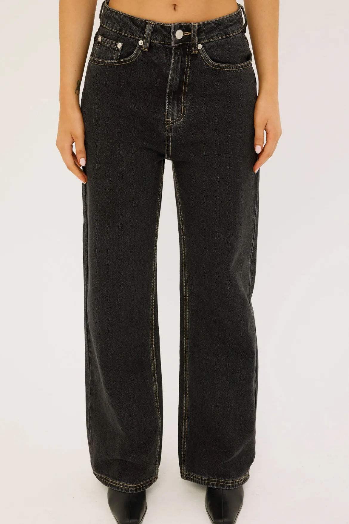 Mid Rise 90's Slouch Jean Washed Grey