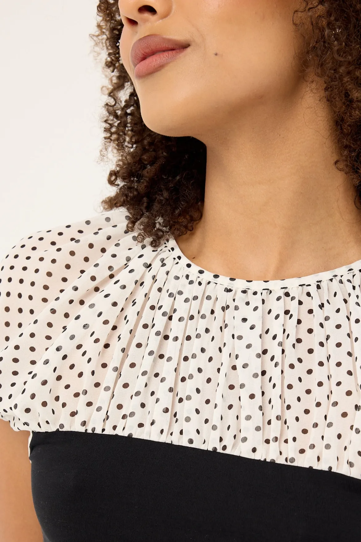 Naria Top CFN White Basic Polka Black