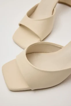 Nattie Heel Buttercream