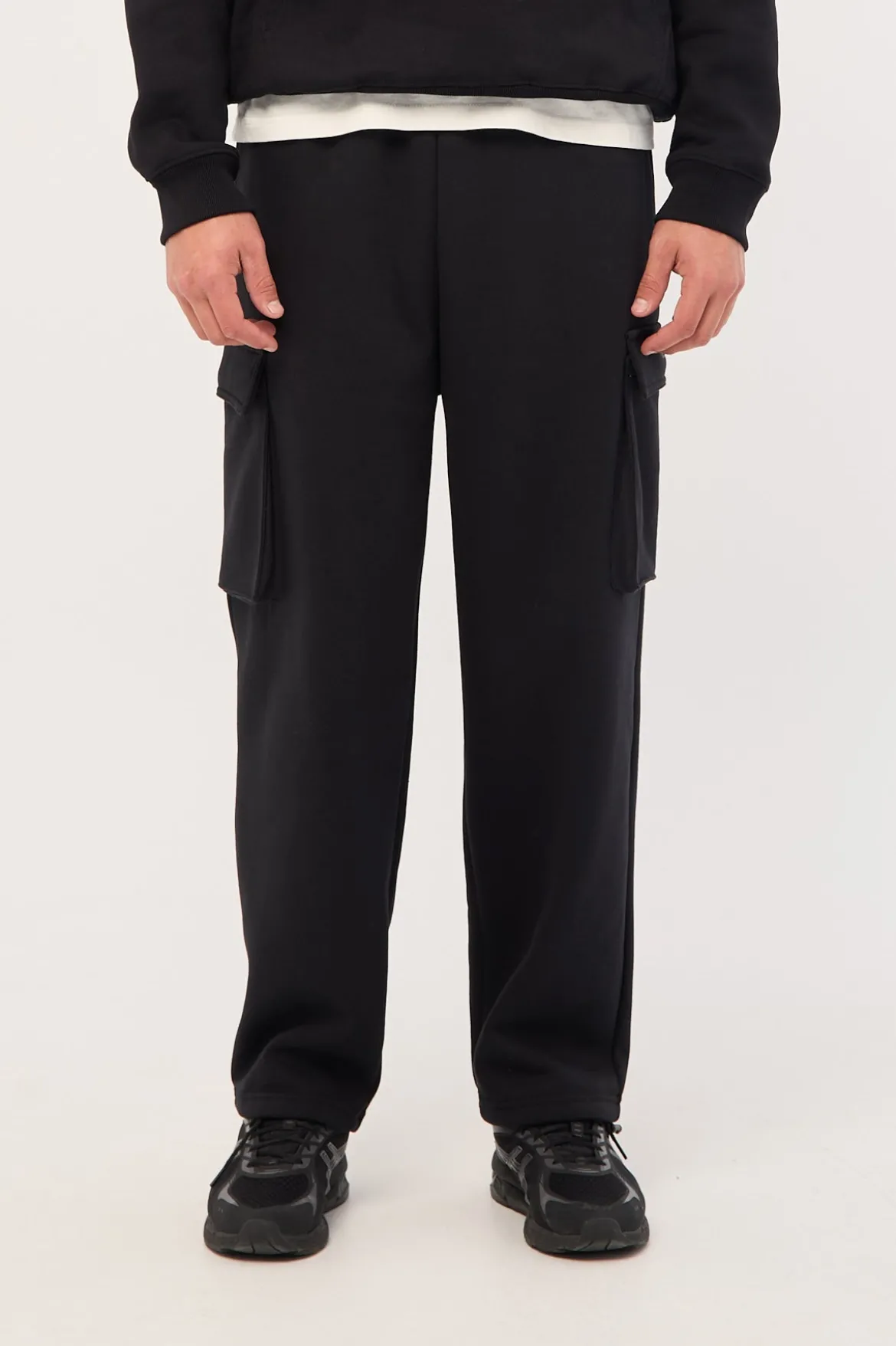 Nova Baggy Cargo Sweatpant Black
