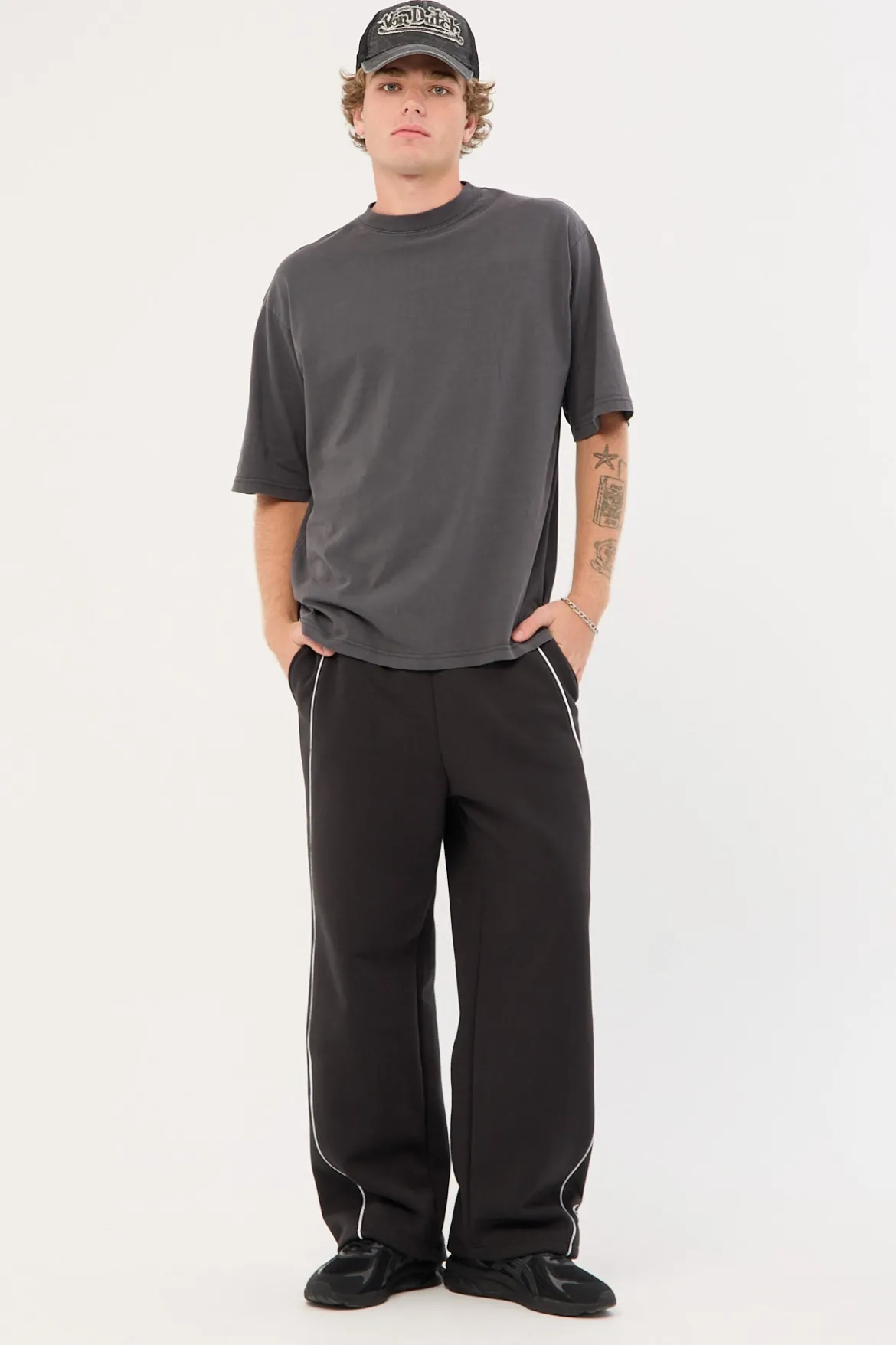 Oscillate Baggy Sweatpant Black