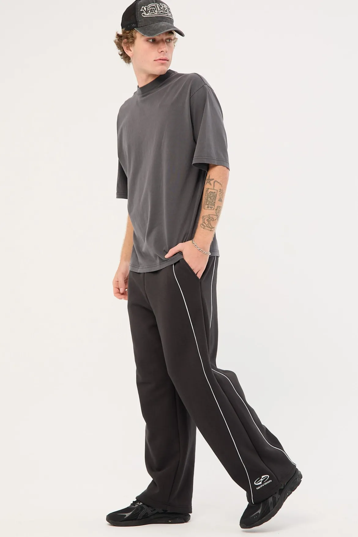 Oscillate Baggy Sweatpant Black
