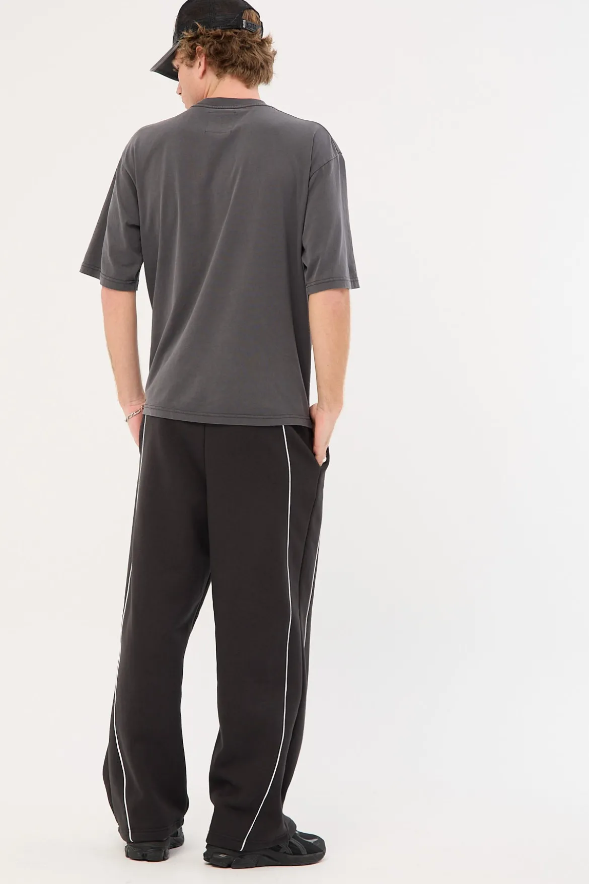 Oscillate Baggy Sweatpant Black
