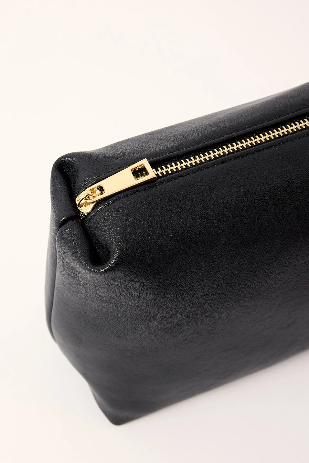Peta + Jain KISMET HOBO BAG WITH POUCH Grainy Black