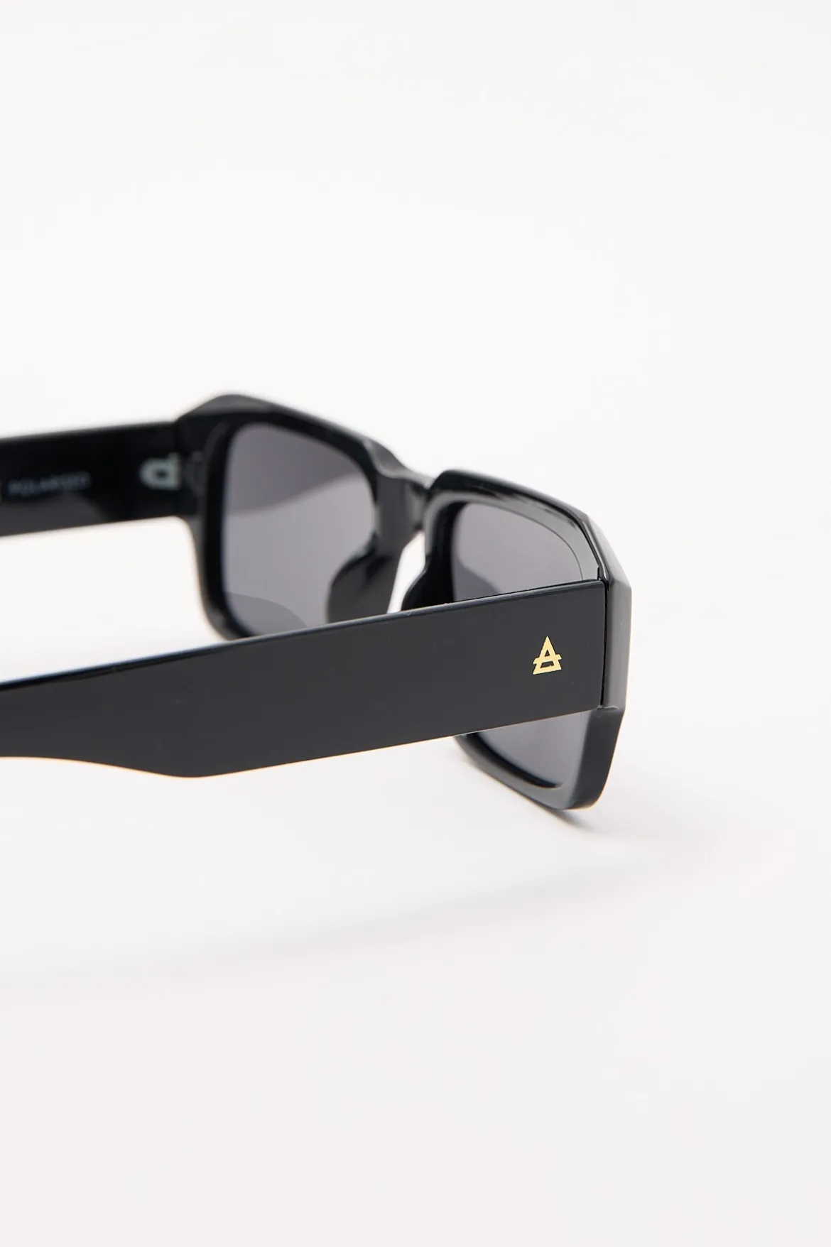 Pluto Black/Smoke Mono Polarised