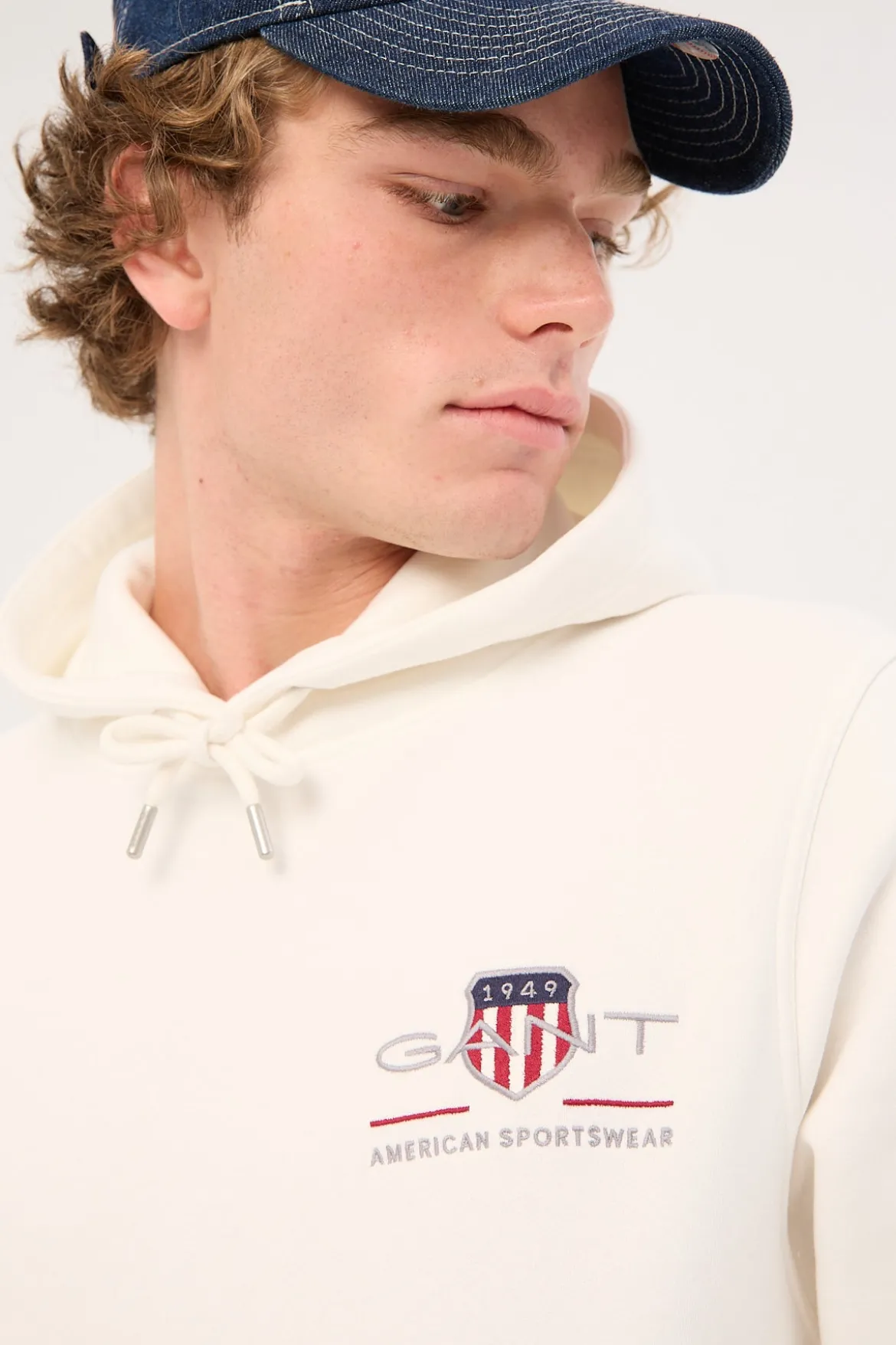 Reg Medium Archive Shield Hoodie Eggshell