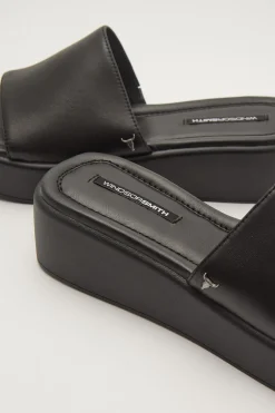 Shook Wedge Black