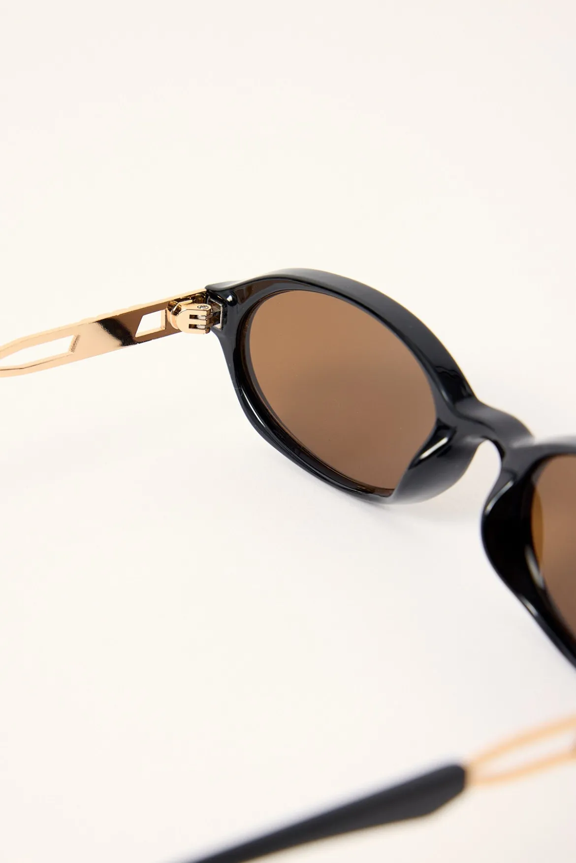 The Fixx Black/Gold