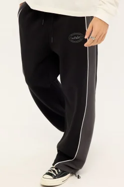 Token Lounge Trackpant Black