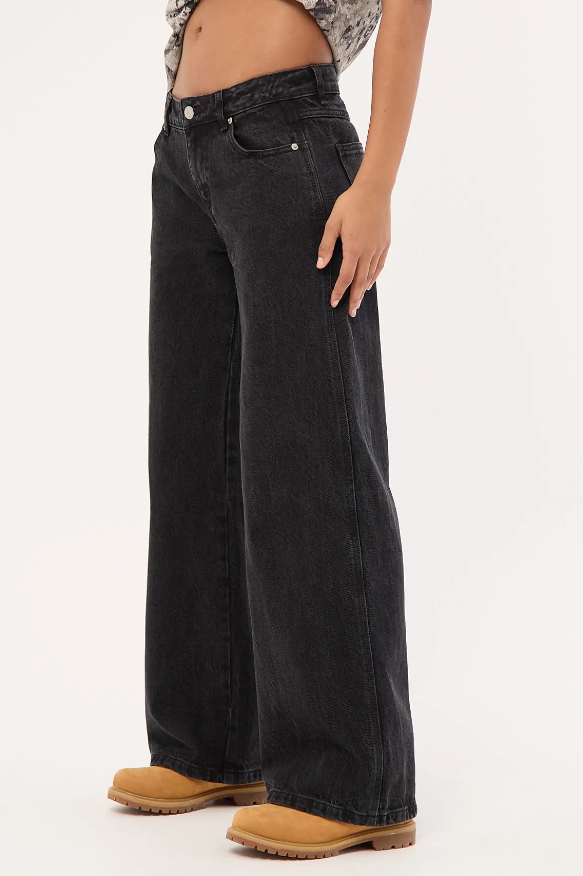 Torn Instinct Low Baggy Jean Washed Black