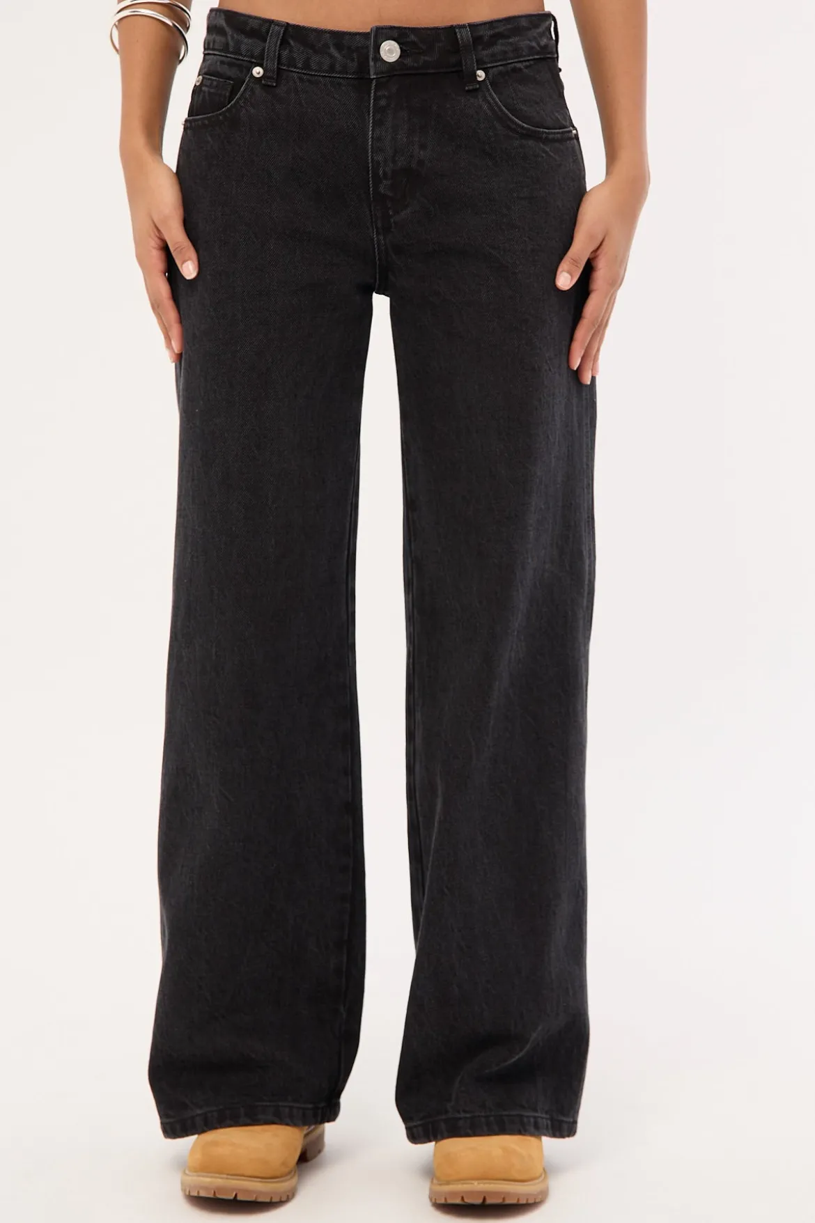 Torn Instinct Low Baggy Jean Washed Black