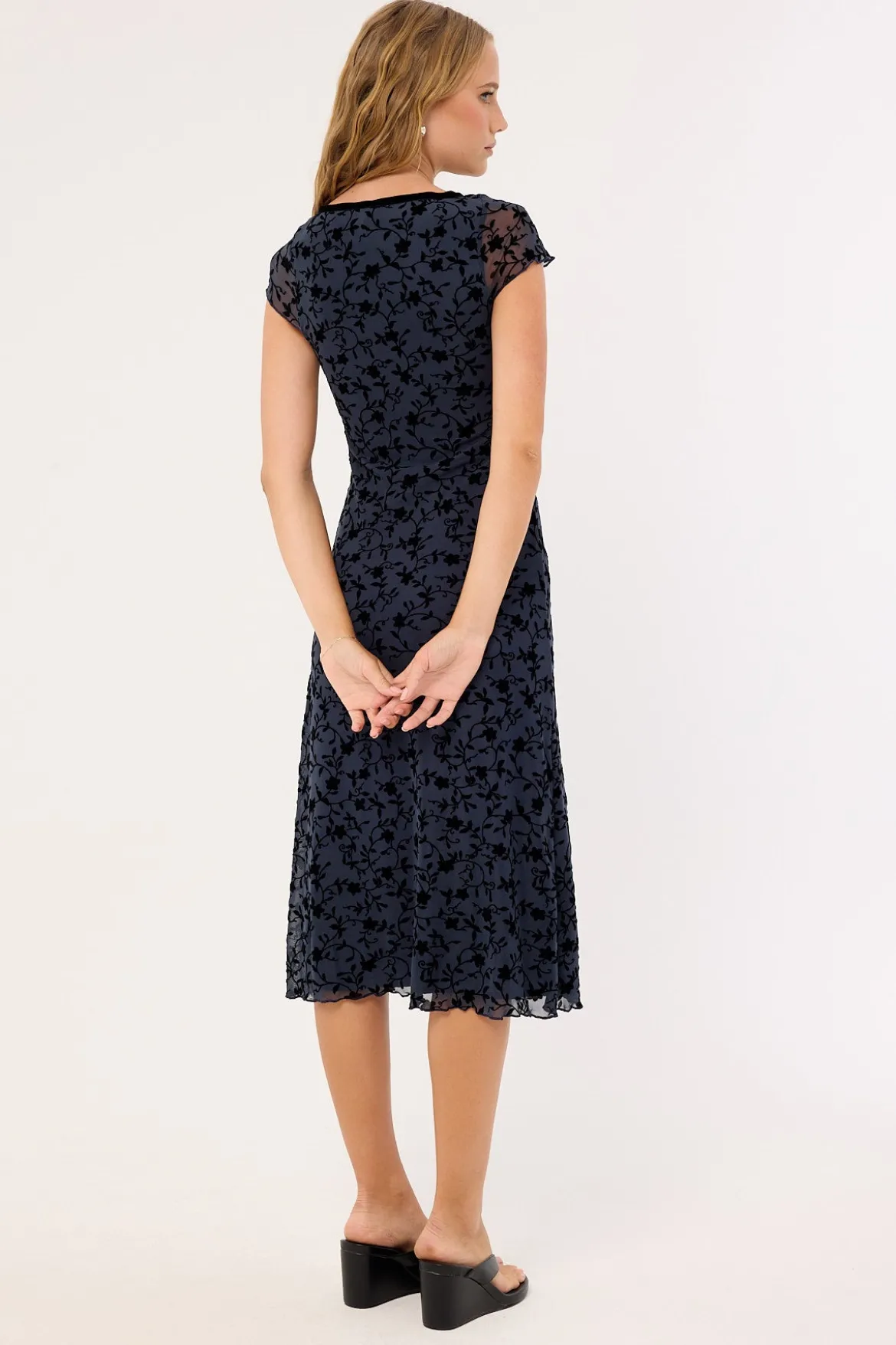 Vilinia Midi Dress Pretty Petal Flock Black